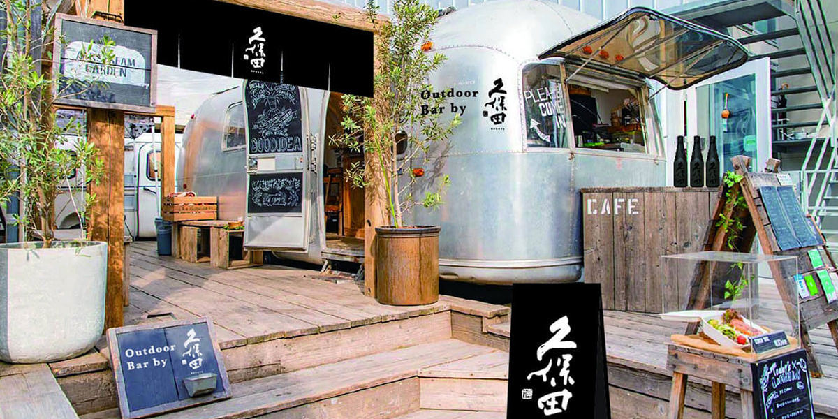 表参道のアウトドアで日本酒を楽しむポップアップ