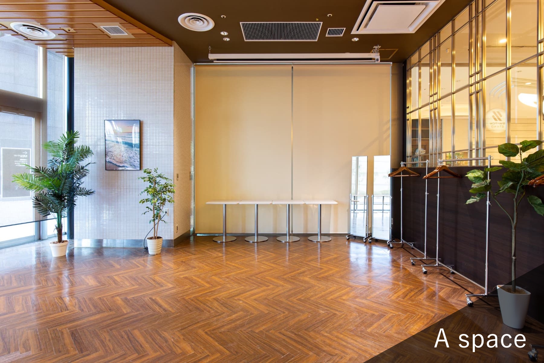 SWITCH STAND SHIODOME