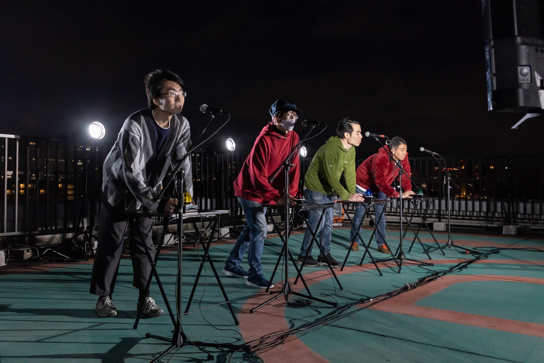 事例】開放感のある屋上空間で、白熱の頭脳戦。クイズで繋がる一