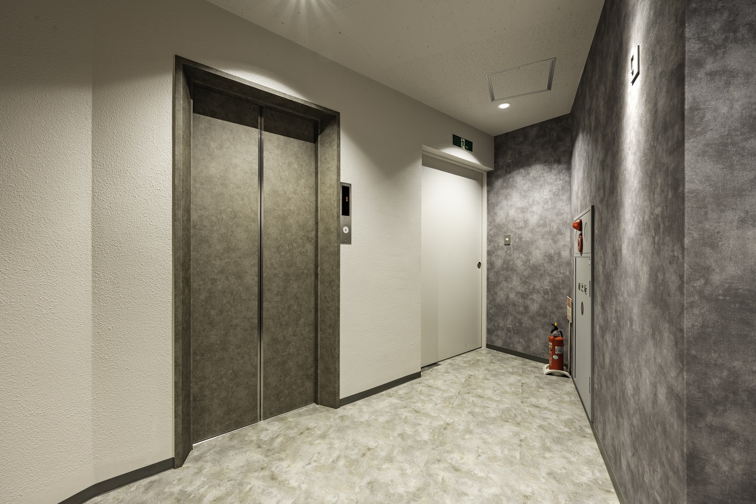 池袋LOUNGE店