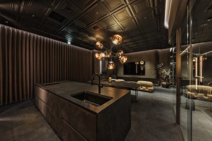南青山LOUNGE店