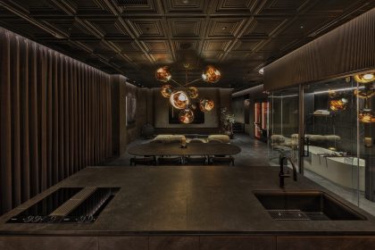 南青山LOUNGE店